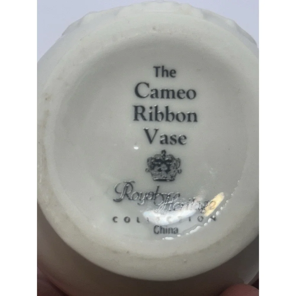 Royal Heritage Collection THE CAMEO RIBBON VASE Floral Gold Trim Porcelain Vtg
